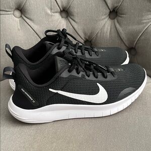 Nike Black & White Women’s Lightweight Training Sneakers